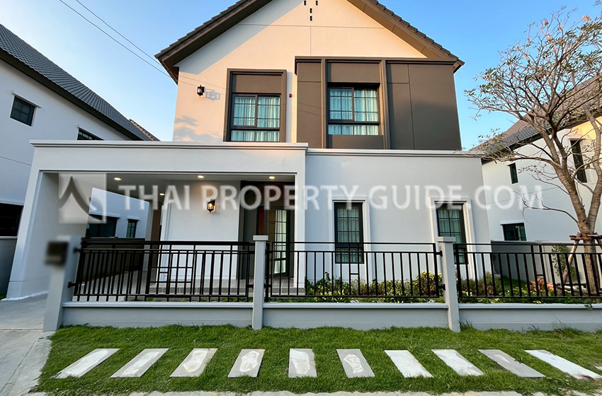 House with Shared Pool for rent in Bangnatrad