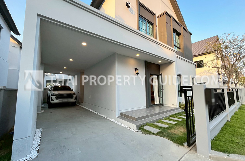 House with Shared Pool in Bangnatrad 