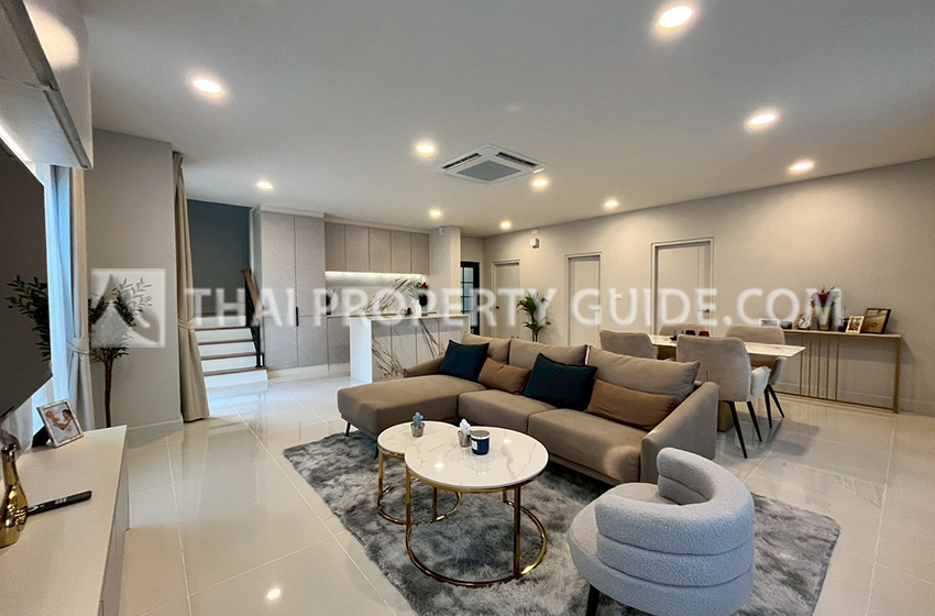 House with Shared Pool in Bangnatrad 