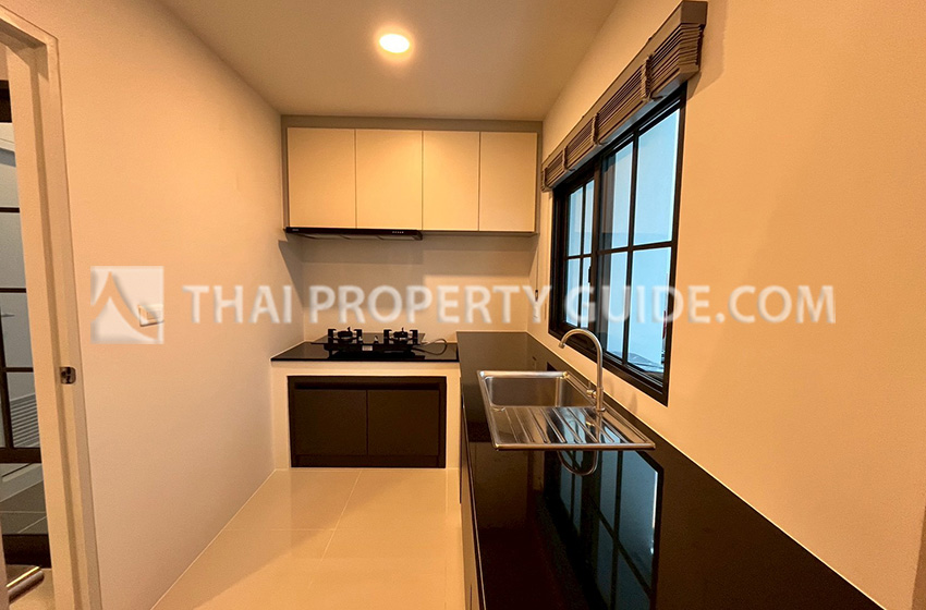 House with Shared Pool in Bangnatrad 