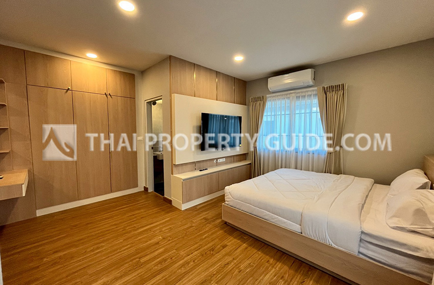 House with Shared Pool in Bangnatrad 