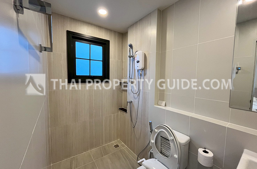 House with Shared Pool in Bangnatrad 