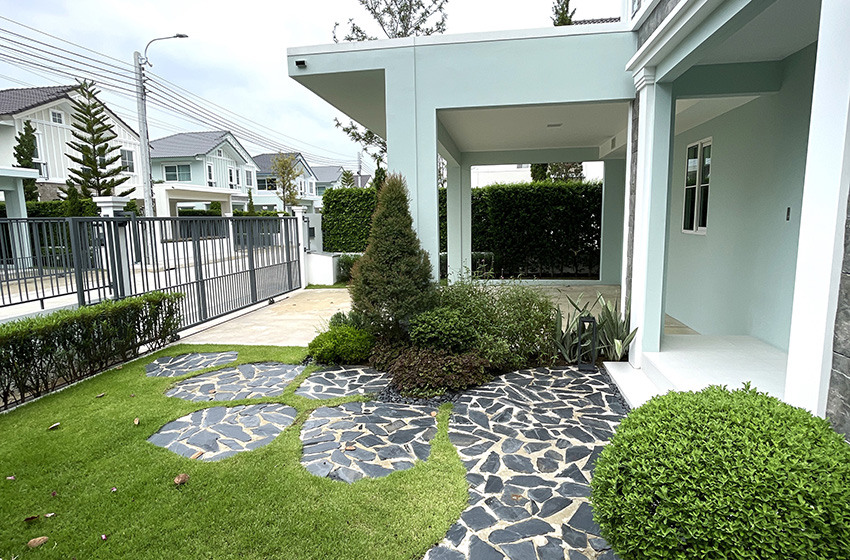 House with Shared Pool in Bangnatrad 