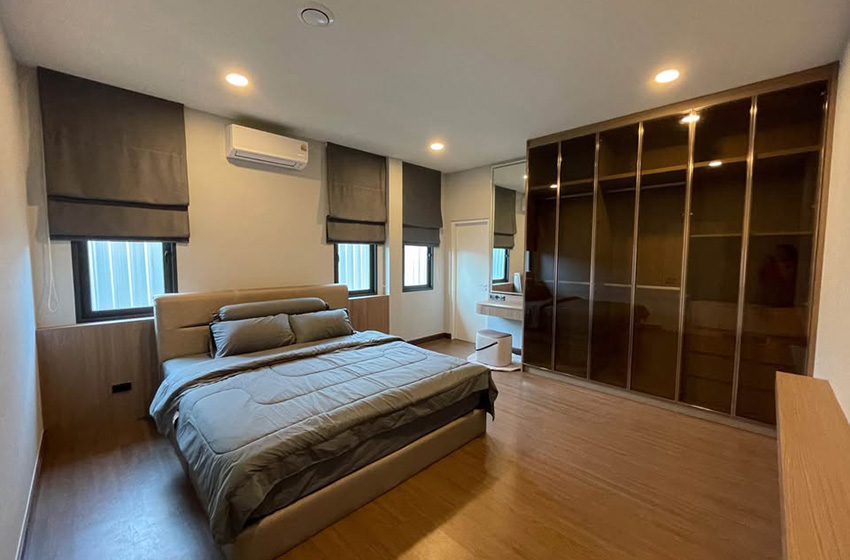 House with Shared Pool in Bangnatrad 