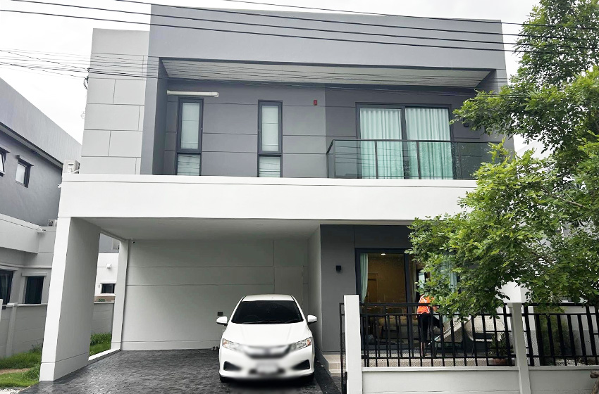 House with Shared Pool for rent in Bangnatrad (near Bangkok Patana School)