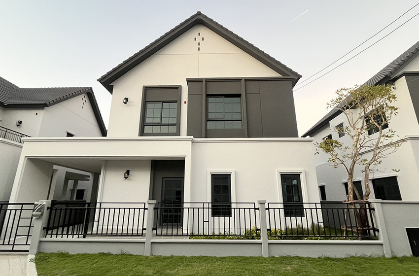 House with Shared Pool for rent in Bangnatrad (near Bangkok Patana School)