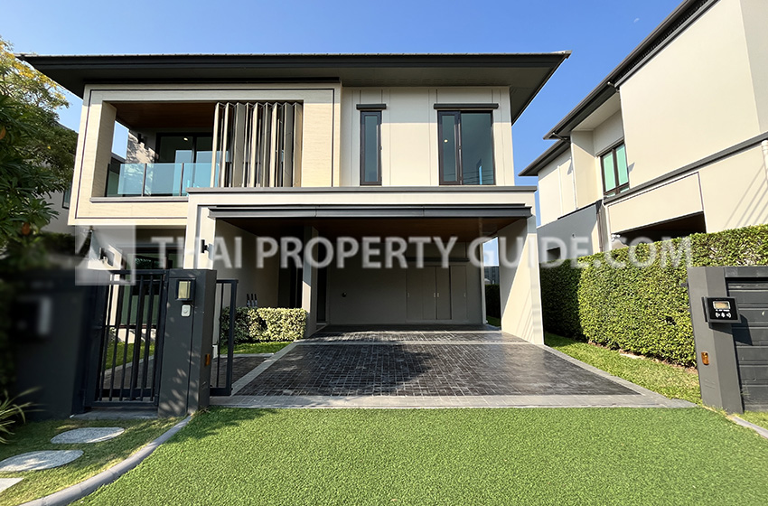 House with Shared Pool for rent in Bangnatrad (near Bangkok Patana School)