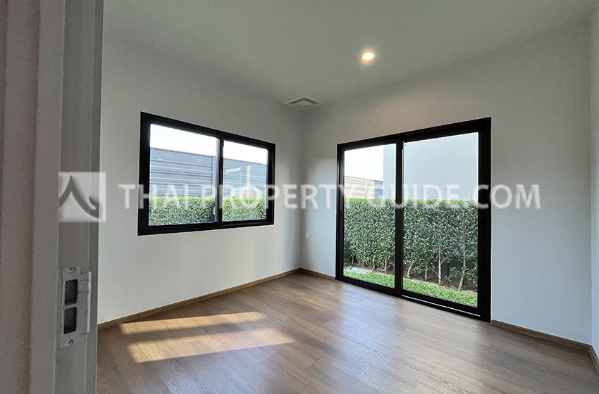 House with Shared Pool in Bangnatrad 