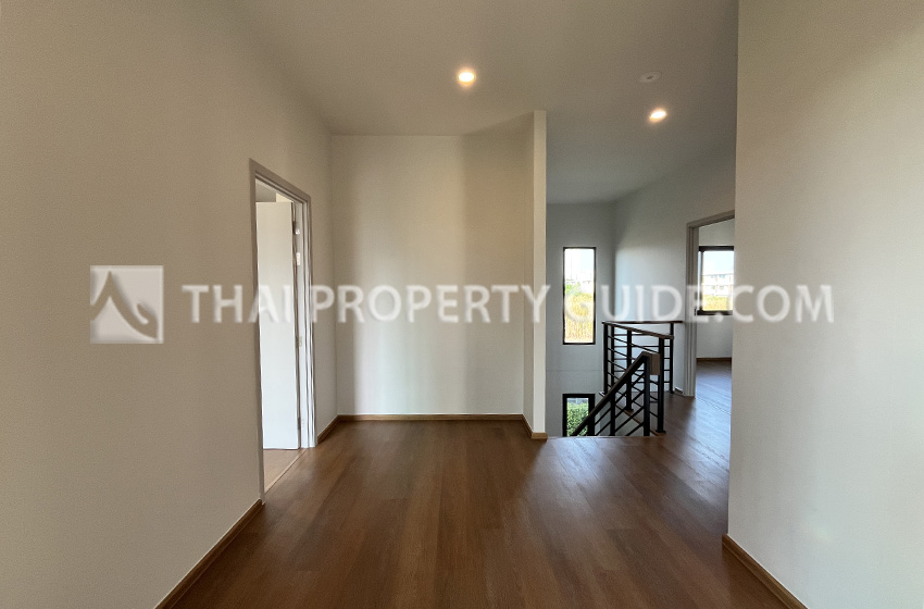 House with Shared Pool in Bangnatrad 