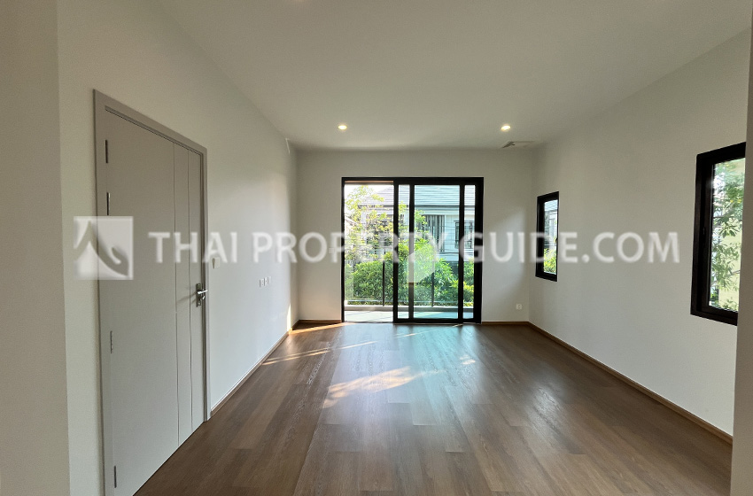 House with Shared Pool in Bangnatrad 