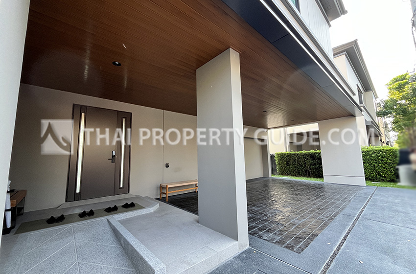 House with Shared Pool in Bangnatrad 