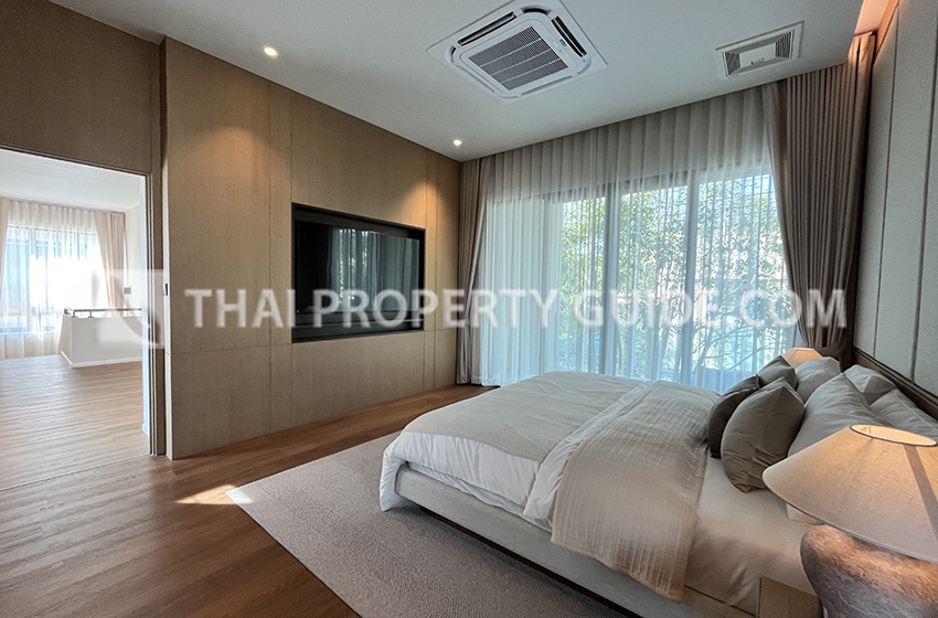 House with Shared Pool in Bangnatrad 