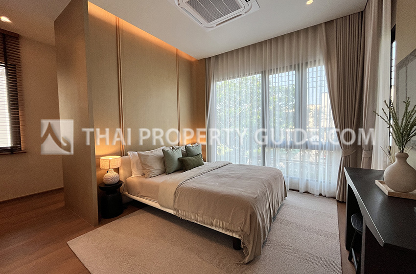 House with Shared Pool in Bangnatrad 