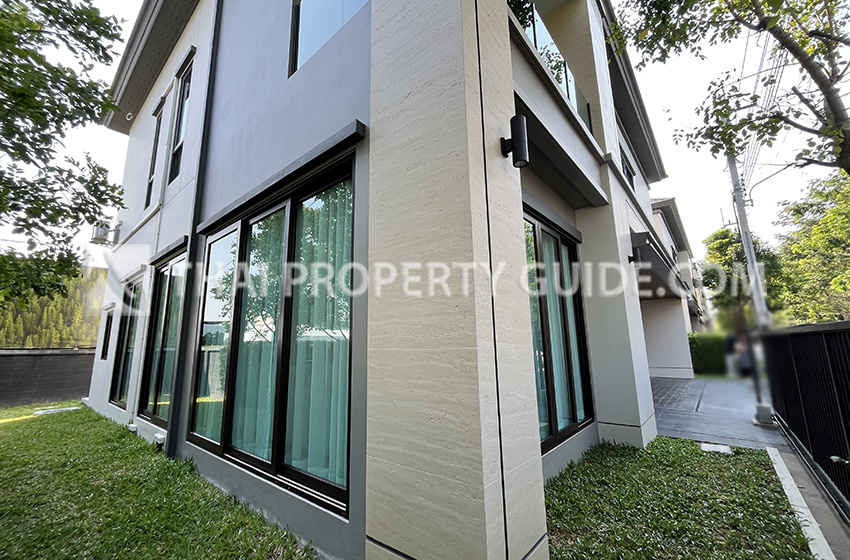 House with Shared Pool in Bangnatrad 