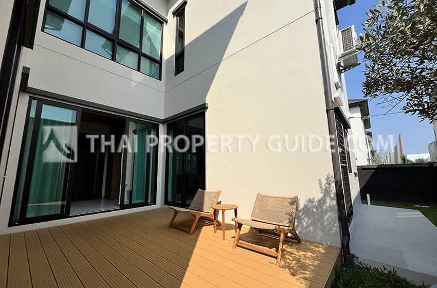 House with Shared Pool for rent in Bangnatrad (near Bangkok Patana School)