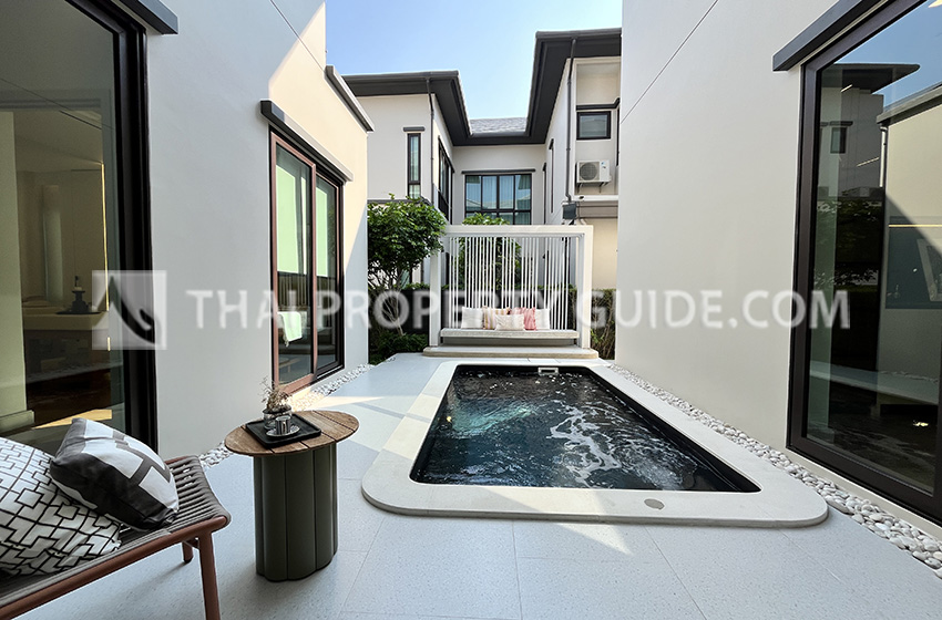 House with Shared Pool for rent in Bangnatrad (near Bangkok Patana School)