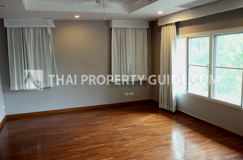 House with Shared Pool in Chaengwattana 