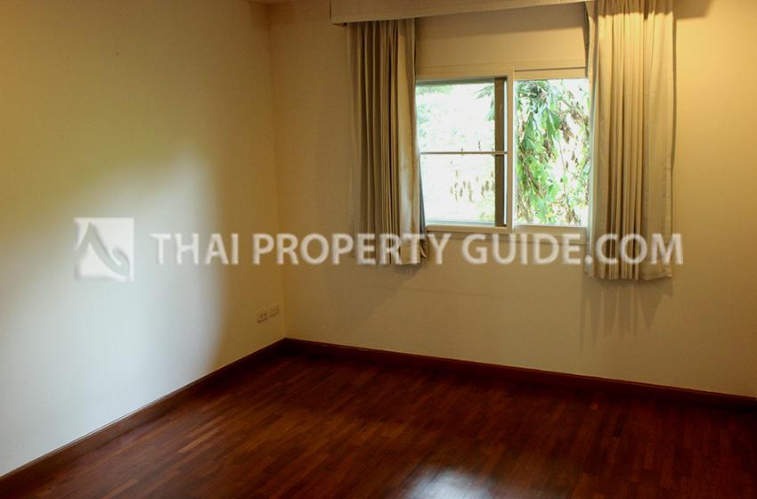 House with Shared Pool in Chaengwattana 