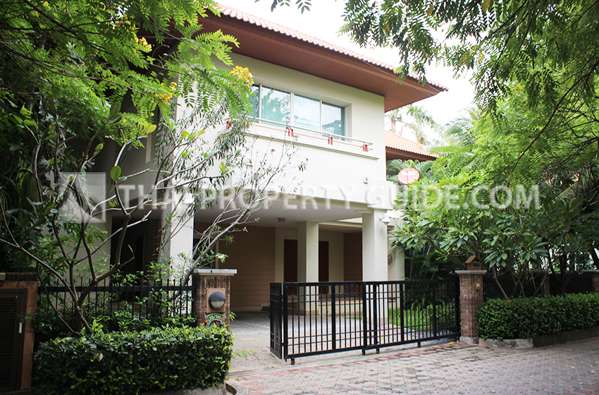 House with Shared Pool in Nichada Thani 