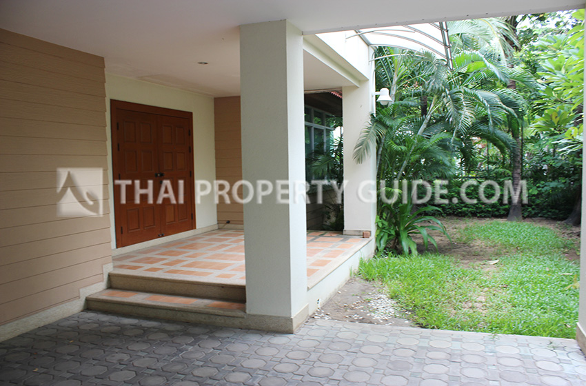 House with Shared Pool in Nichada Thani 
