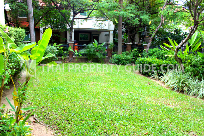 House with Shared Pool in Nichada Thani 