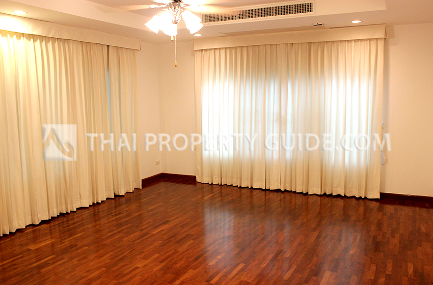 House with Shared Pool in Nichada Thani 