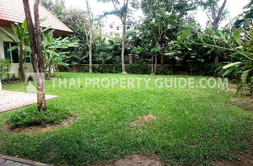 House with Shared Pool in Nichada Thani 