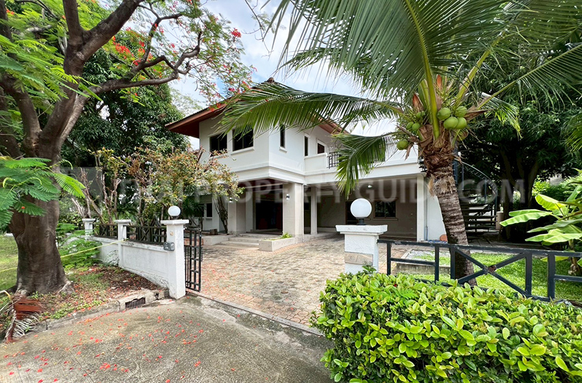 House with Shared Pool in Nichada Thani 