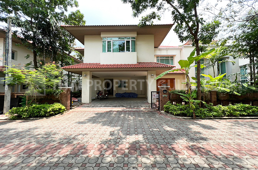 House with Shared Pool in Nichada Thani 