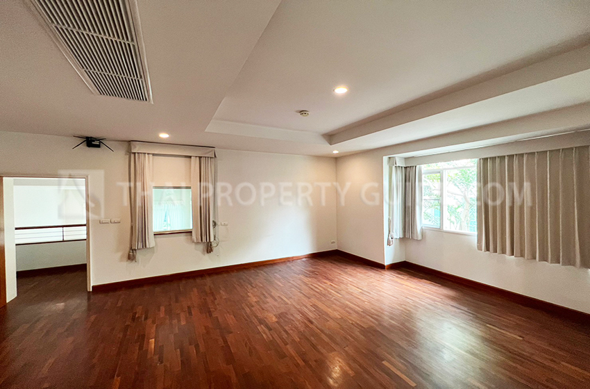 House with Shared Pool in Nichada Thani 