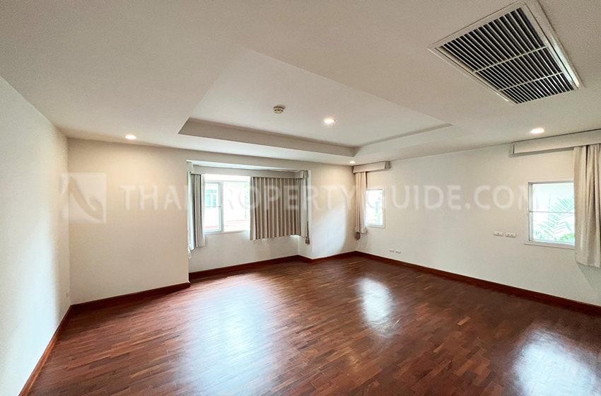 House with Shared Pool in Nichada Thani 