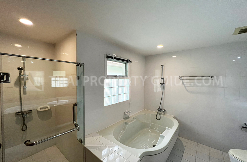 House with Shared Pool in Nichada Thani 