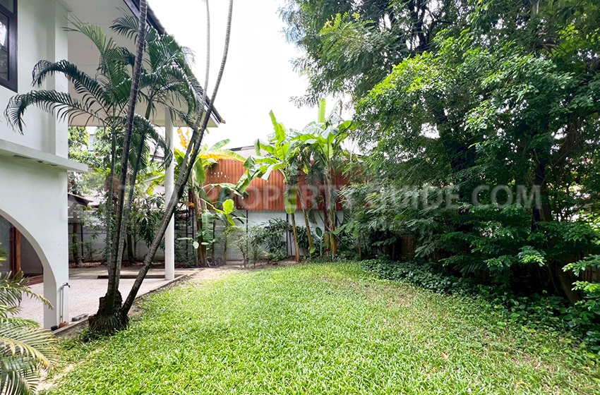House with Shared Pool in New Petchburi 