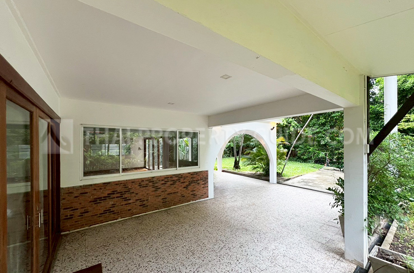 House with Shared Pool in New Petchburi 