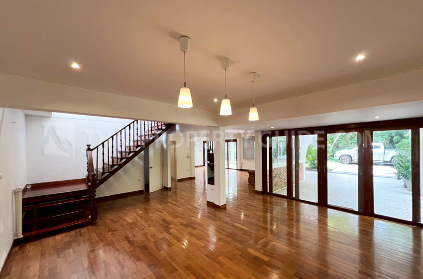 House with Shared Pool in New Petchburi 