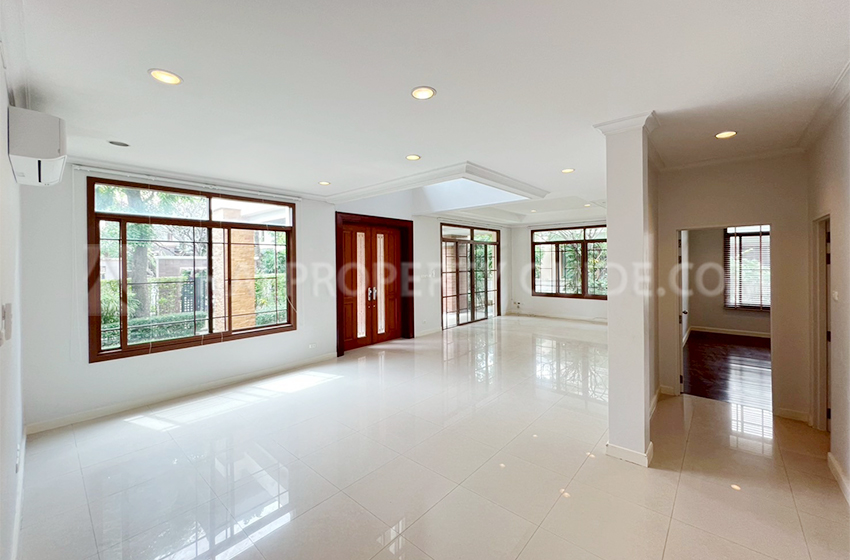 House with Shared Pool in Pattanakarn 