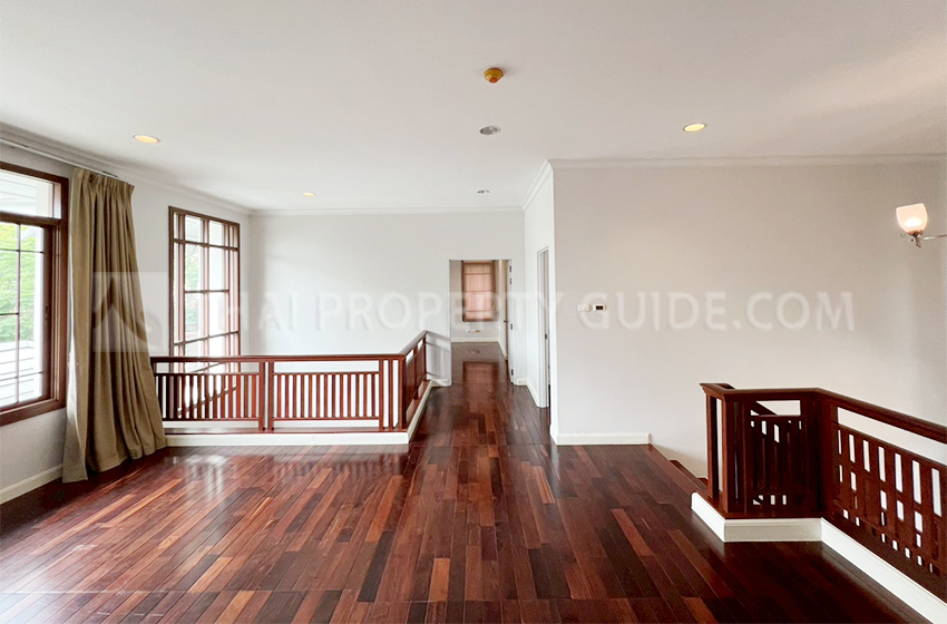 House with Shared Pool in Pattanakarn 