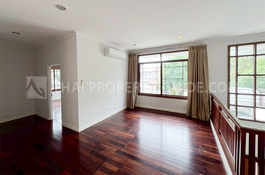 House with Shared Pool in Pattanakarn 