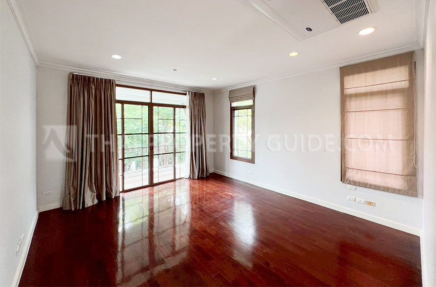 House with Shared Pool in Pattanakarn 