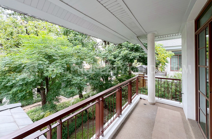 House with Shared Pool in Pattanakarn 