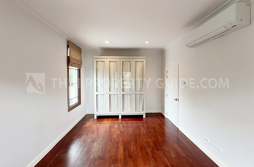 House with Shared Pool in Pattanakarn 