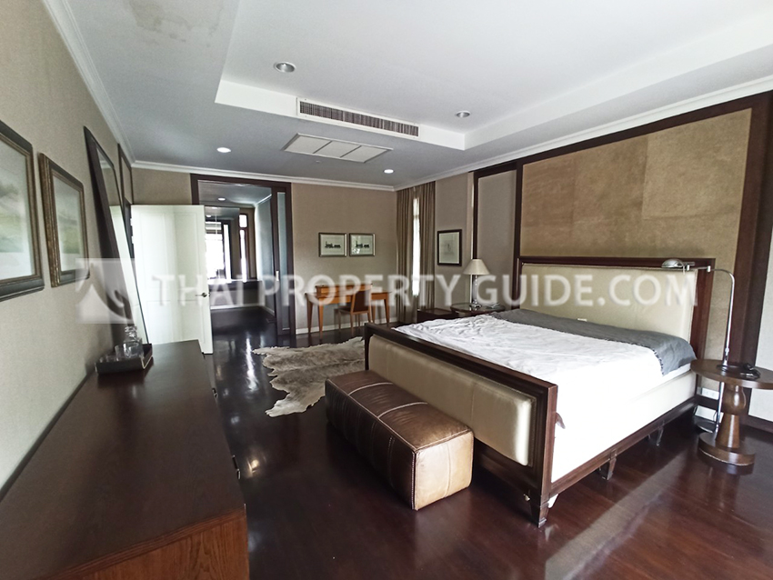 House with Shared Pool in Pattanakarn 