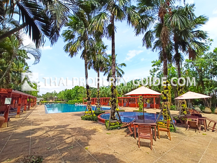 House with Shared Pool in Pattanakarn 