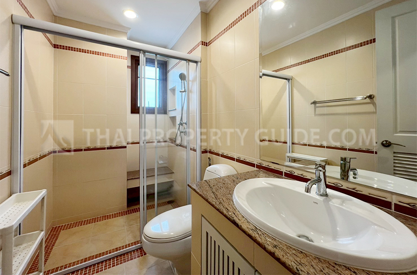 House with Shared Pool in Pattanakarn 