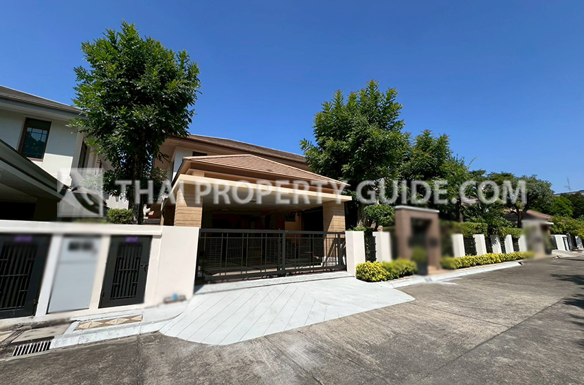 House with Shared Pool for rent in Pattanakarn