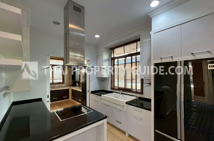 House with Shared Pool in Pattanakarn 