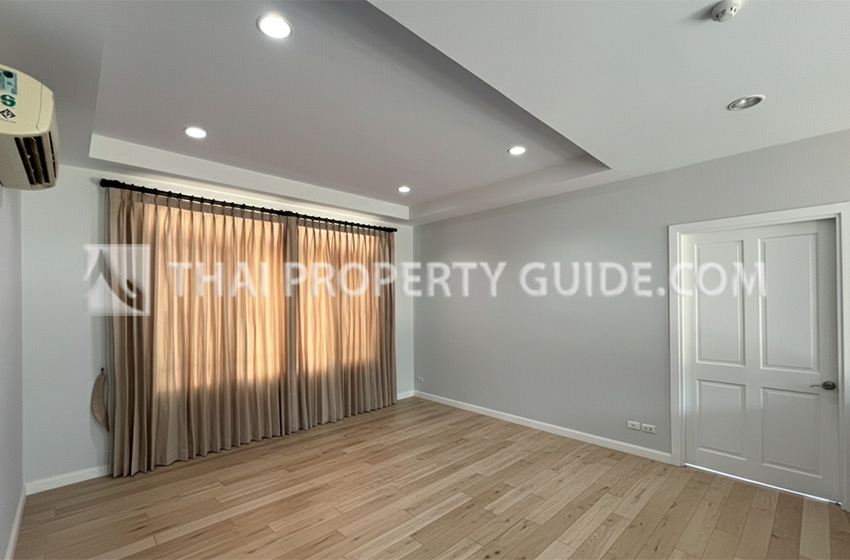 House with Shared Pool in Pattanakarn 