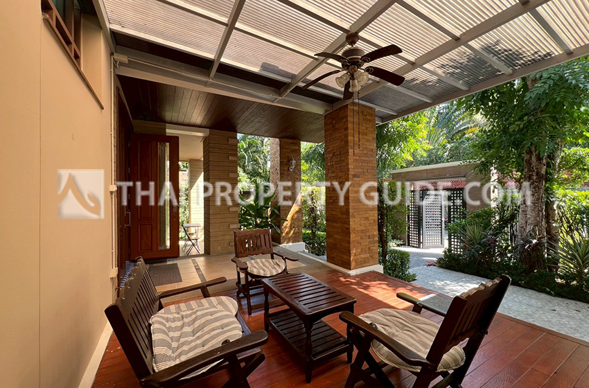 House with Shared Pool in Pattanakarn 