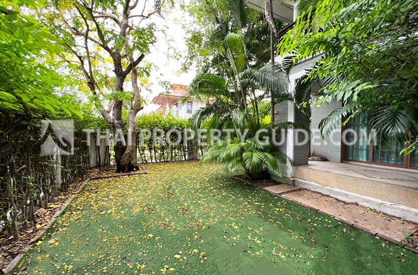 House with Shared Pool in Pattanakarn 