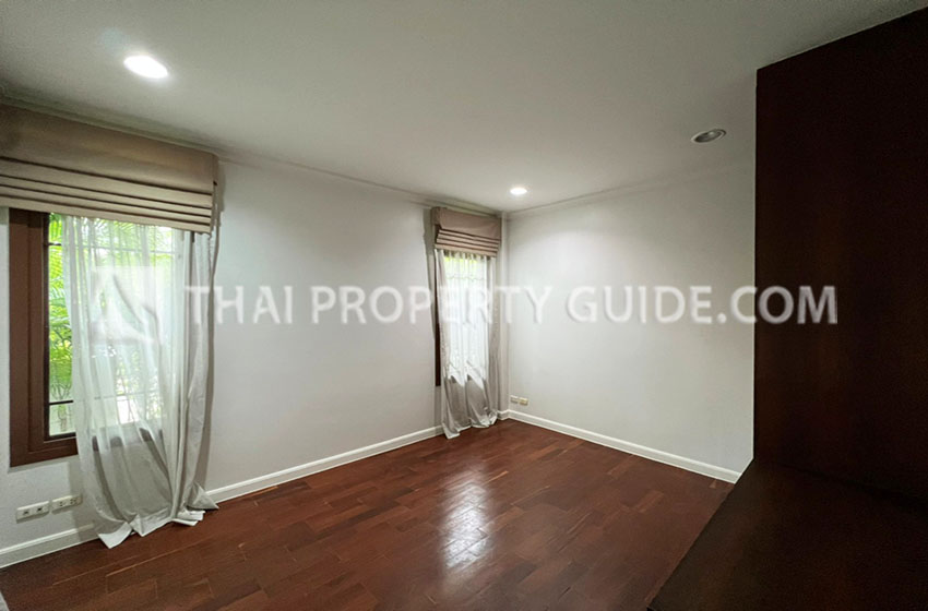 House with Shared Pool in Pattanakarn 